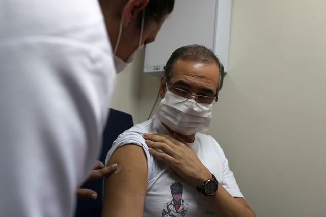 中英新冠疫苗均在巴西临床试验，但巴西专家称本地生产至少需2年-1.jpg