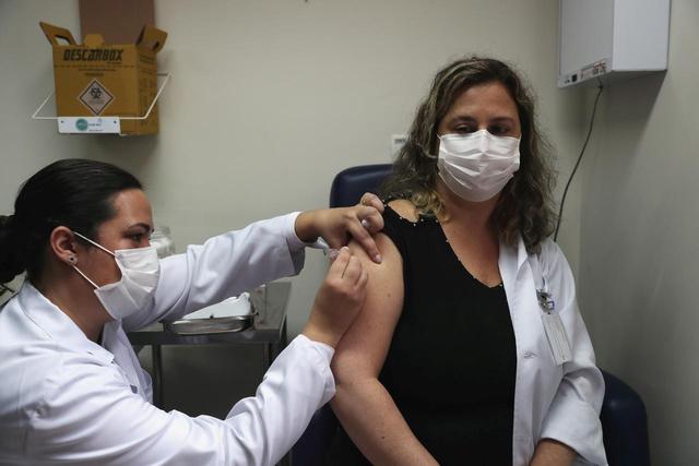 中英新冠疫苗均在巴西临床试验，但巴西专家称本地生产至少需2年-2.jpg